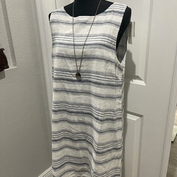 Beach Lunch Lounge Dress. - Picture 1 of 8